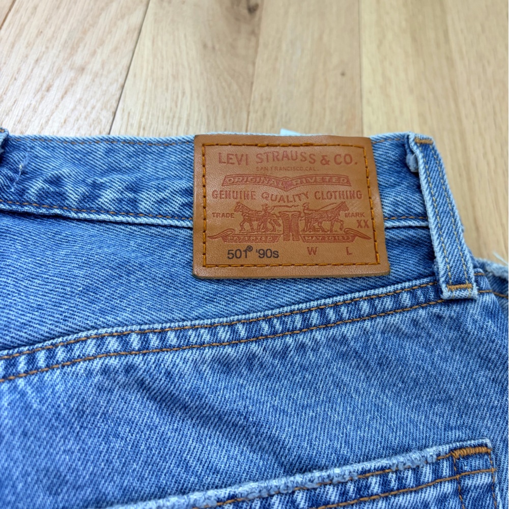 Levi’s 501 90s Women’s Jeans Size 26 Light Wash Straight Leg A1959 - Picture 5 of 5